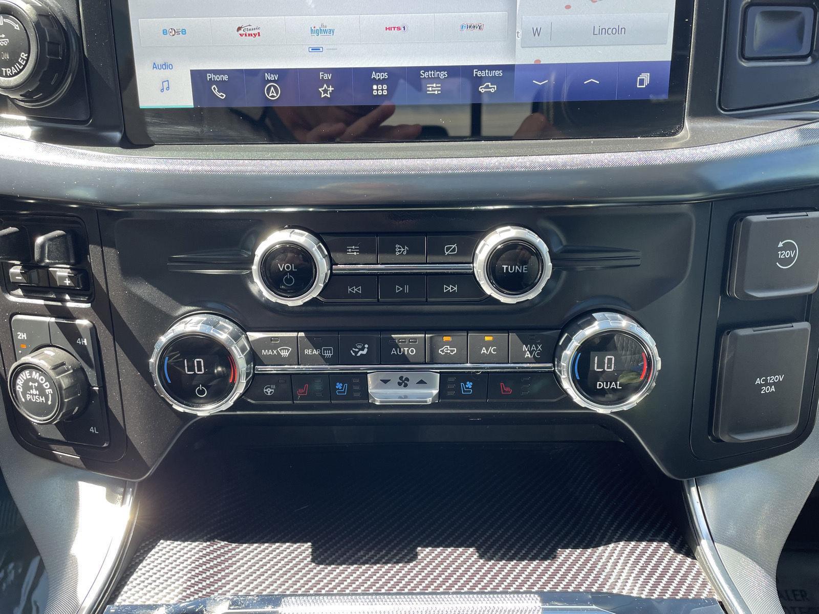 Vehicle photo 29