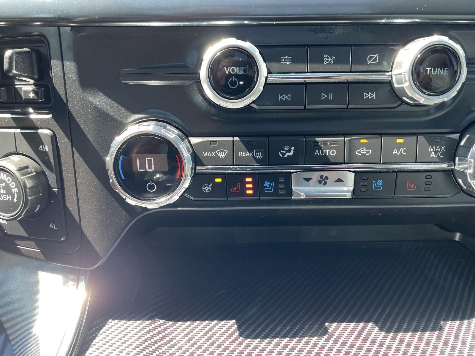 Vehicle photo 30