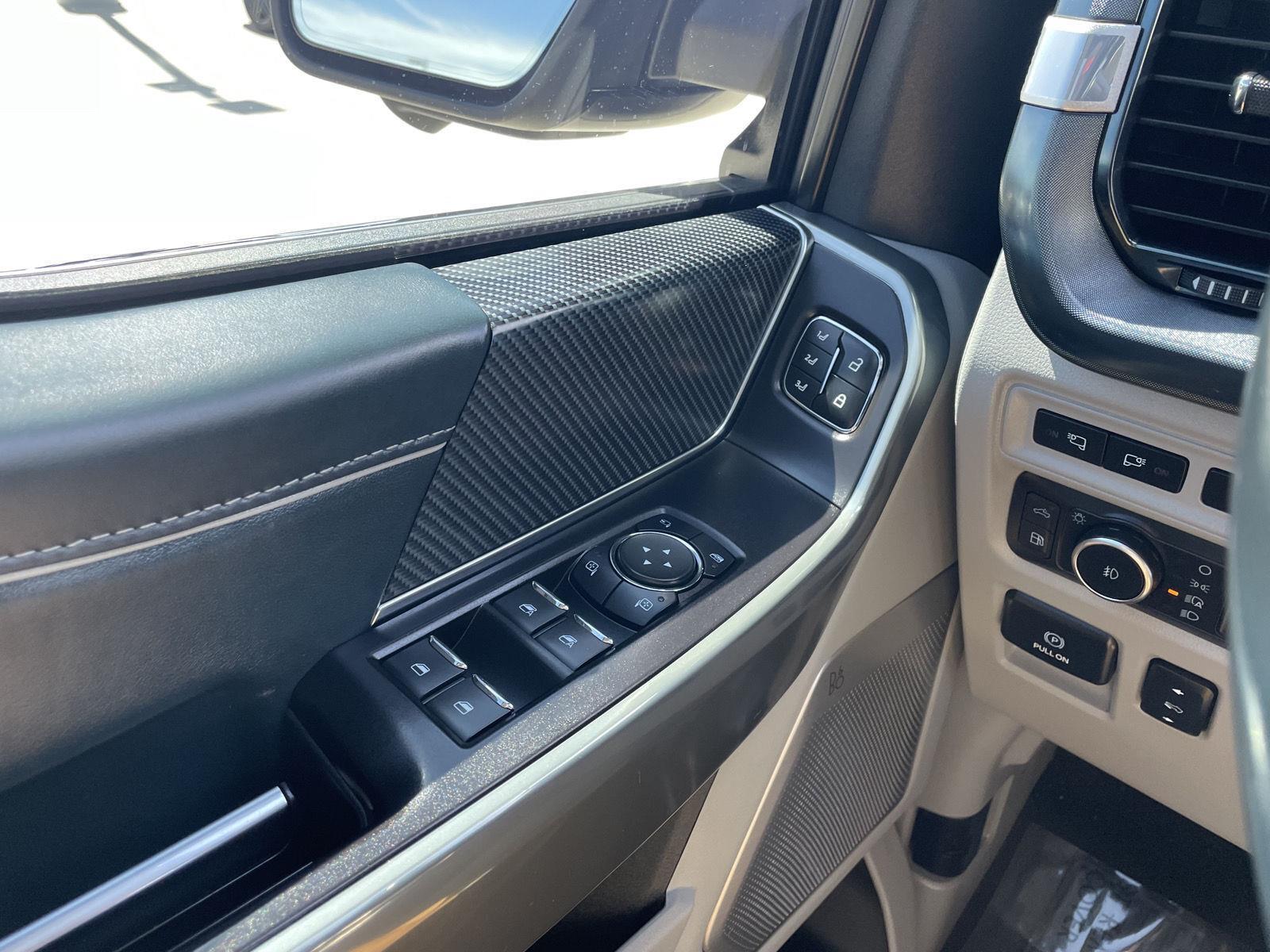 Vehicle photo 37
