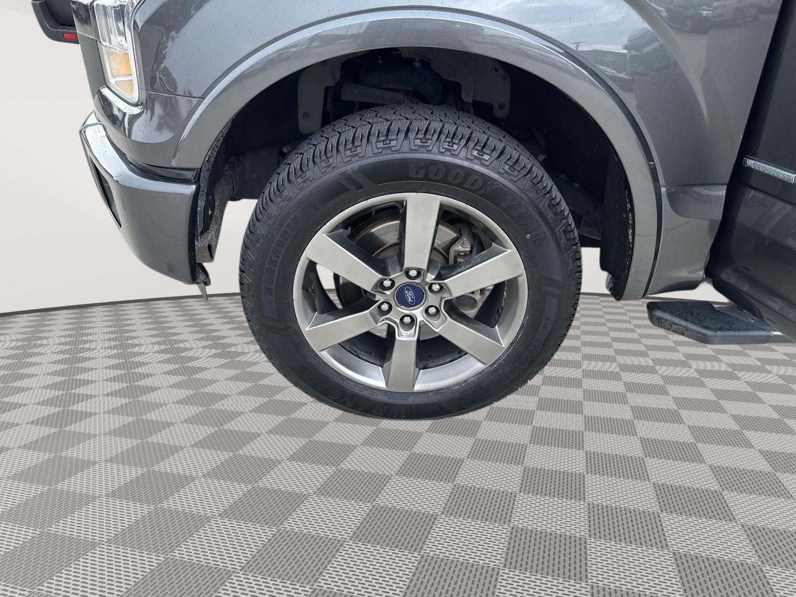 Vehicle photo 10