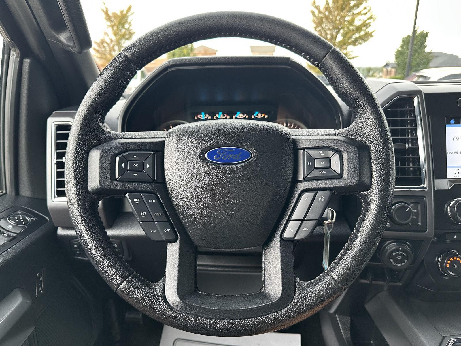 Vehicle photo 12