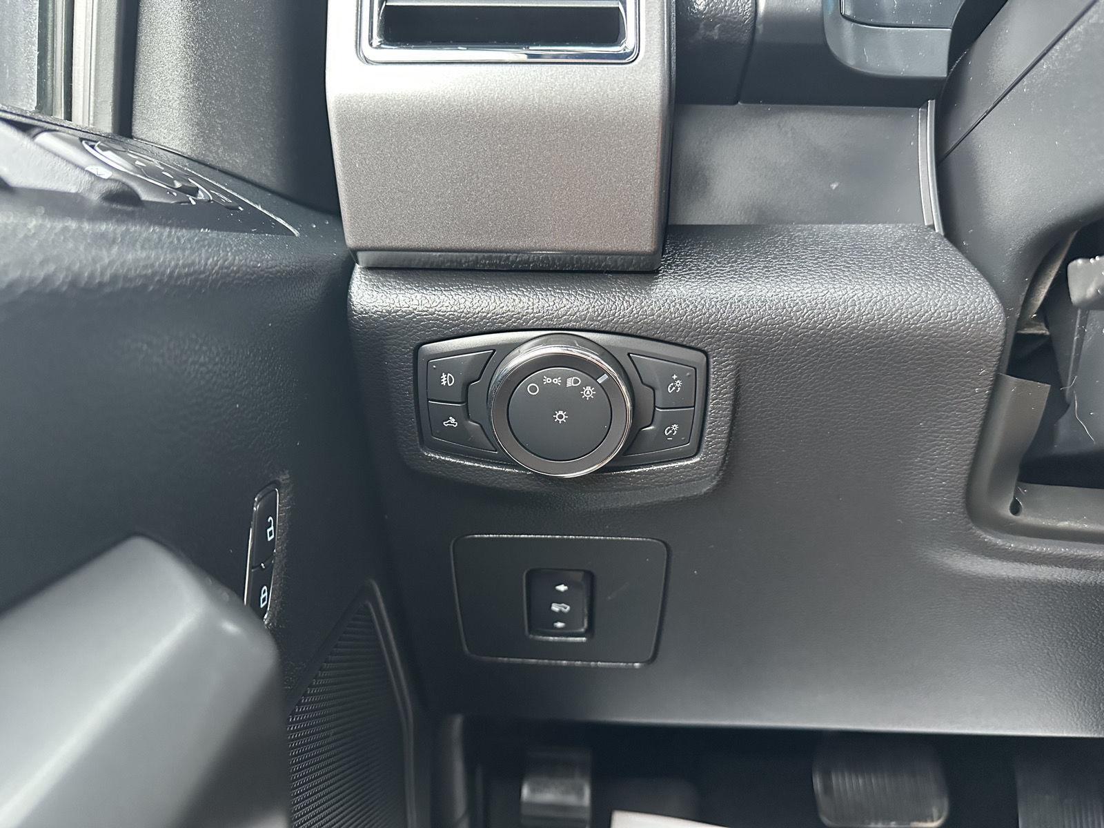 Vehicle photo 16