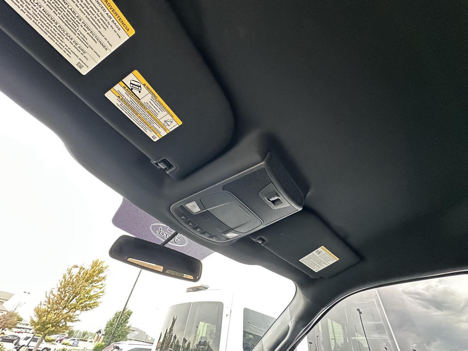 Vehicle photo 21