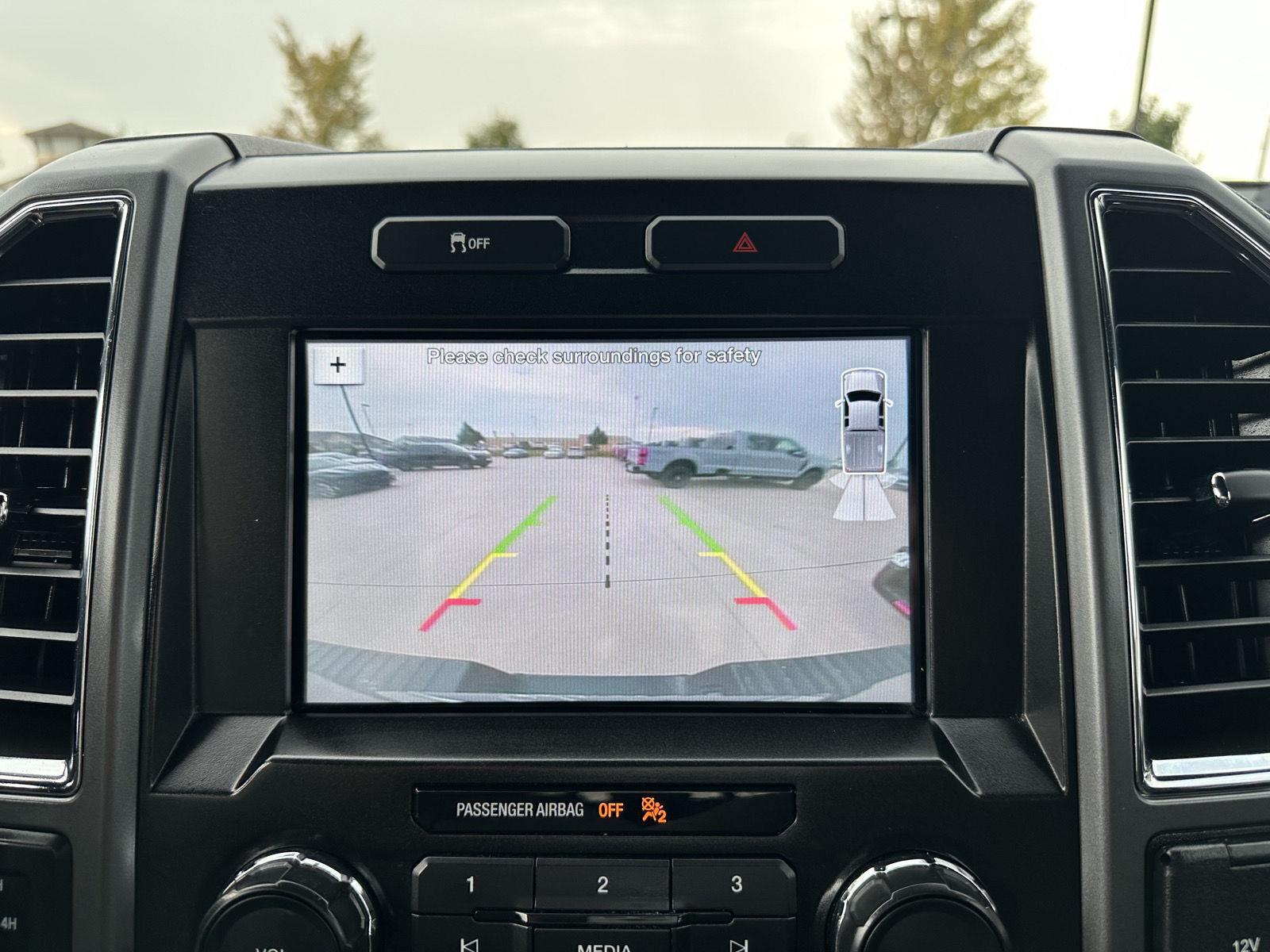 Vehicle photo 23