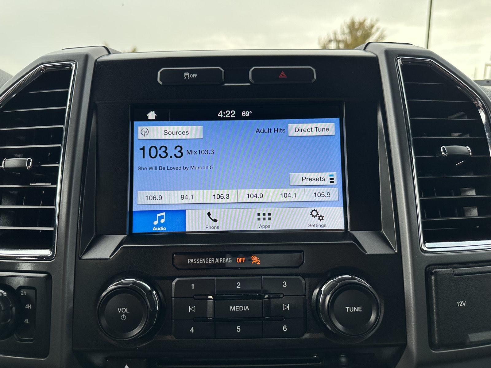 Vehicle photo 24
