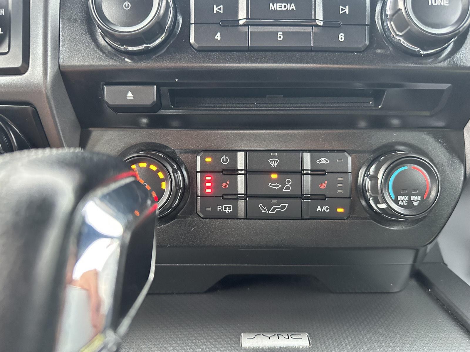 Vehicle photo 26