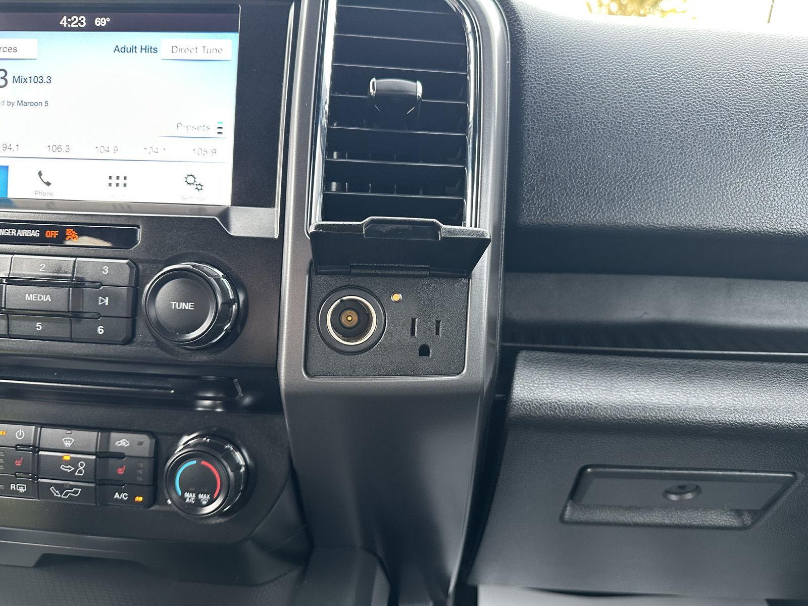 Vehicle photo 30