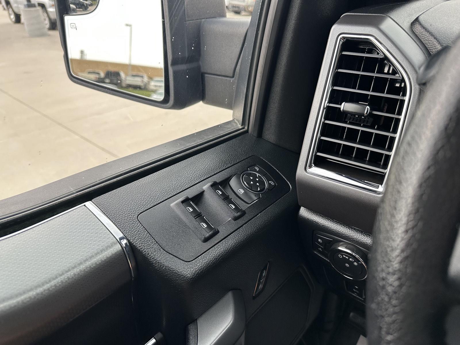 Vehicle photo 31