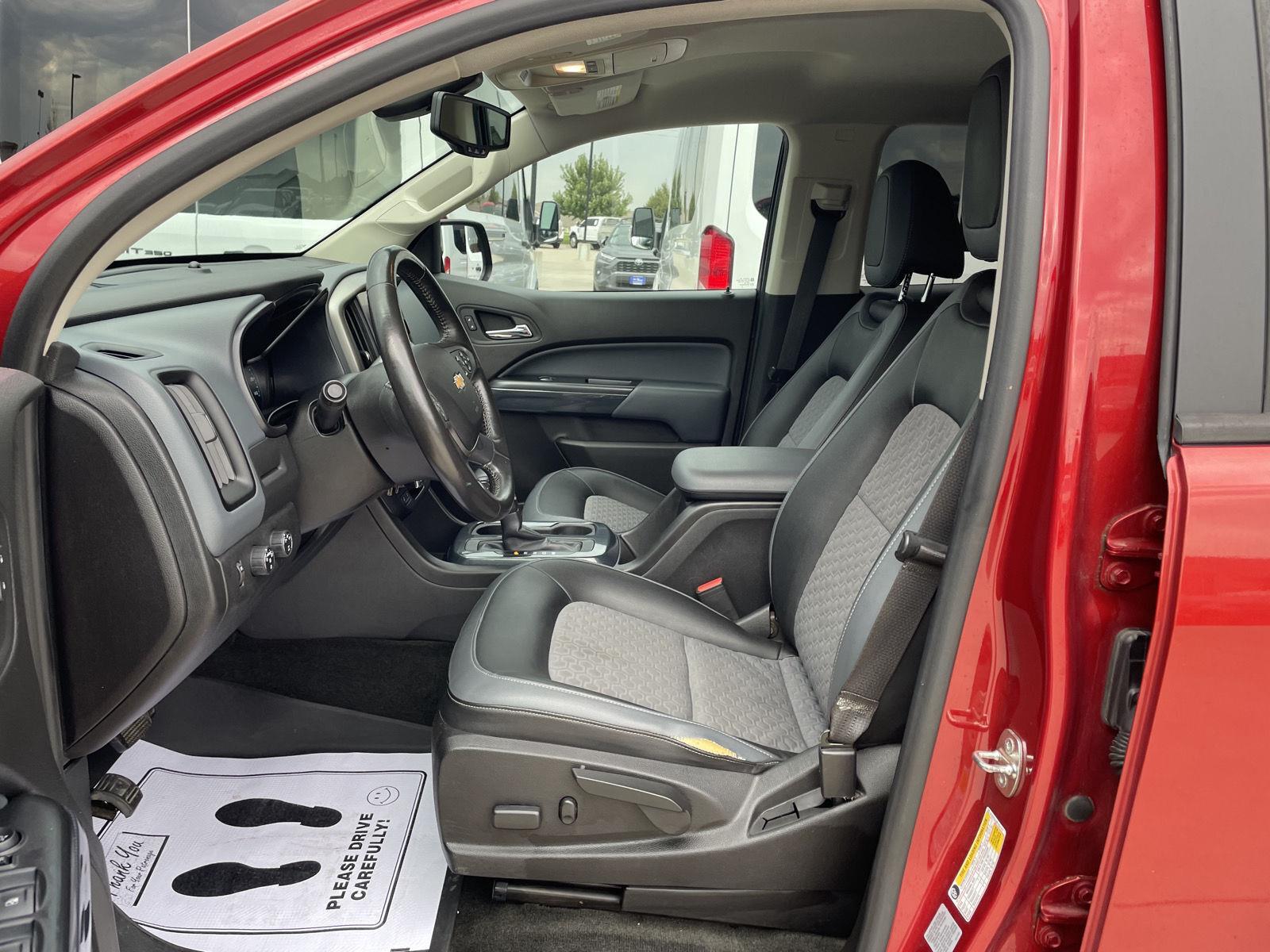 Vehicle photo 17