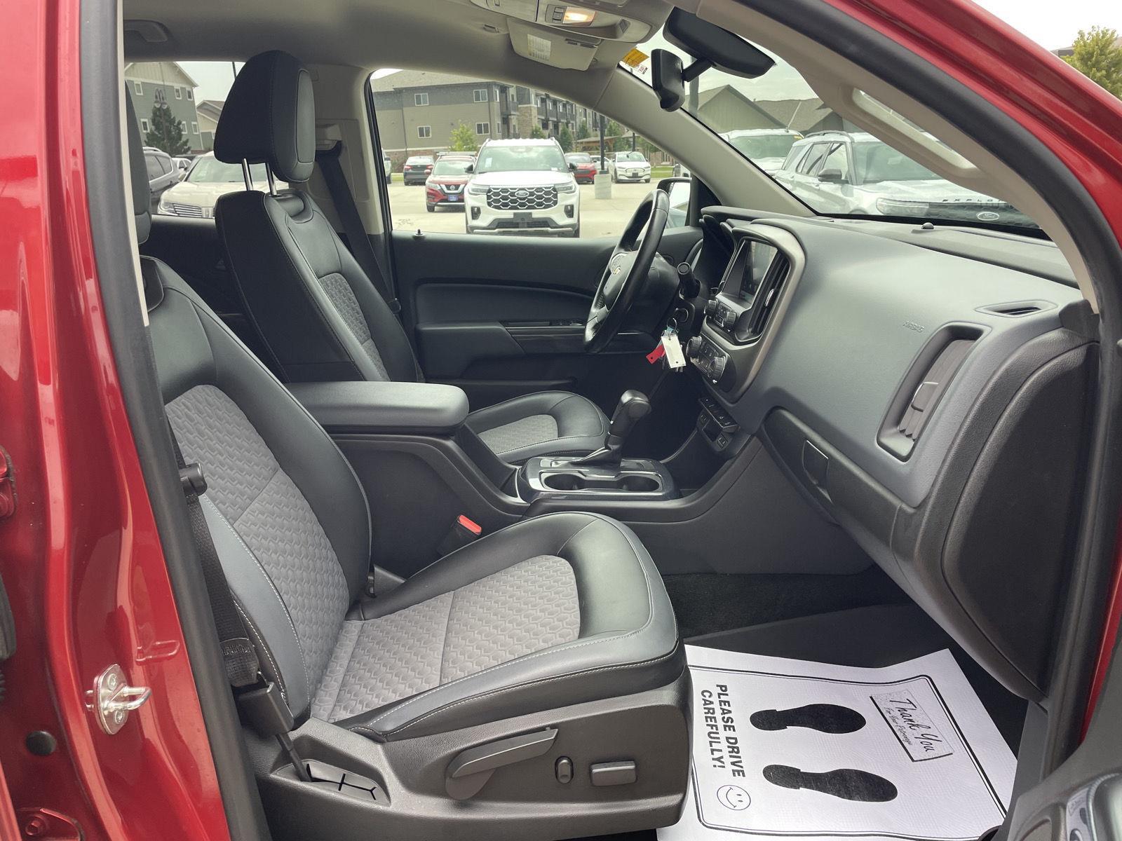 Vehicle photo 19