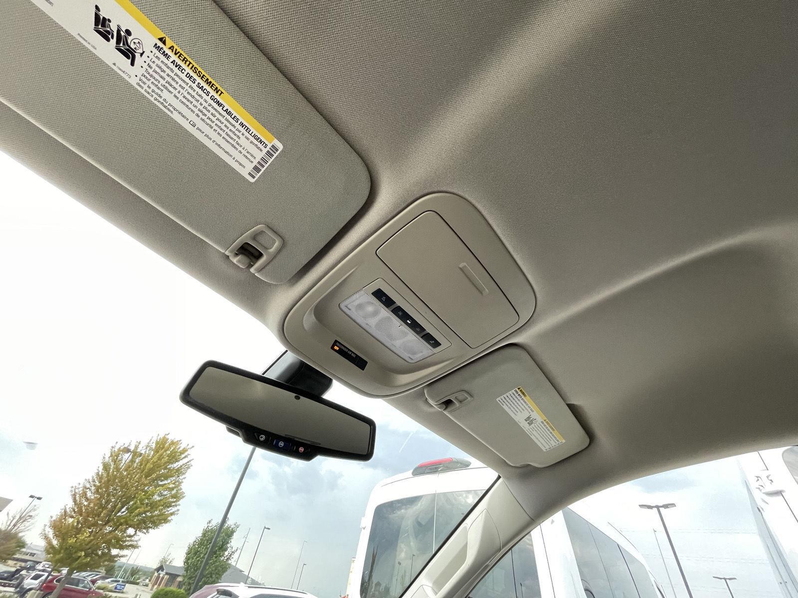 Vehicle photo 21