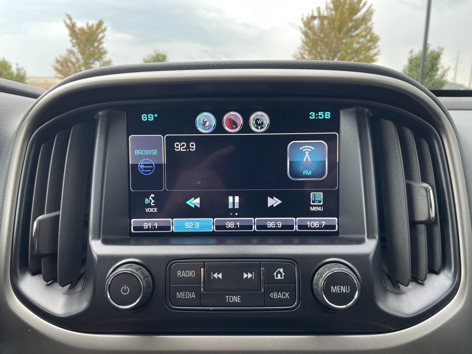 Vehicle photo 24