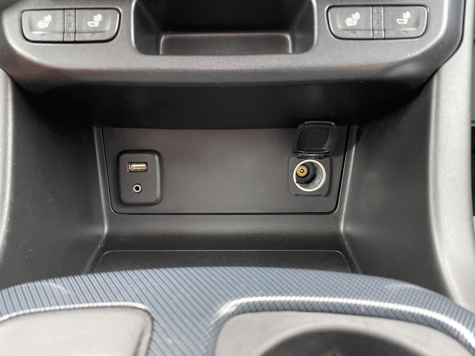Vehicle photo 28