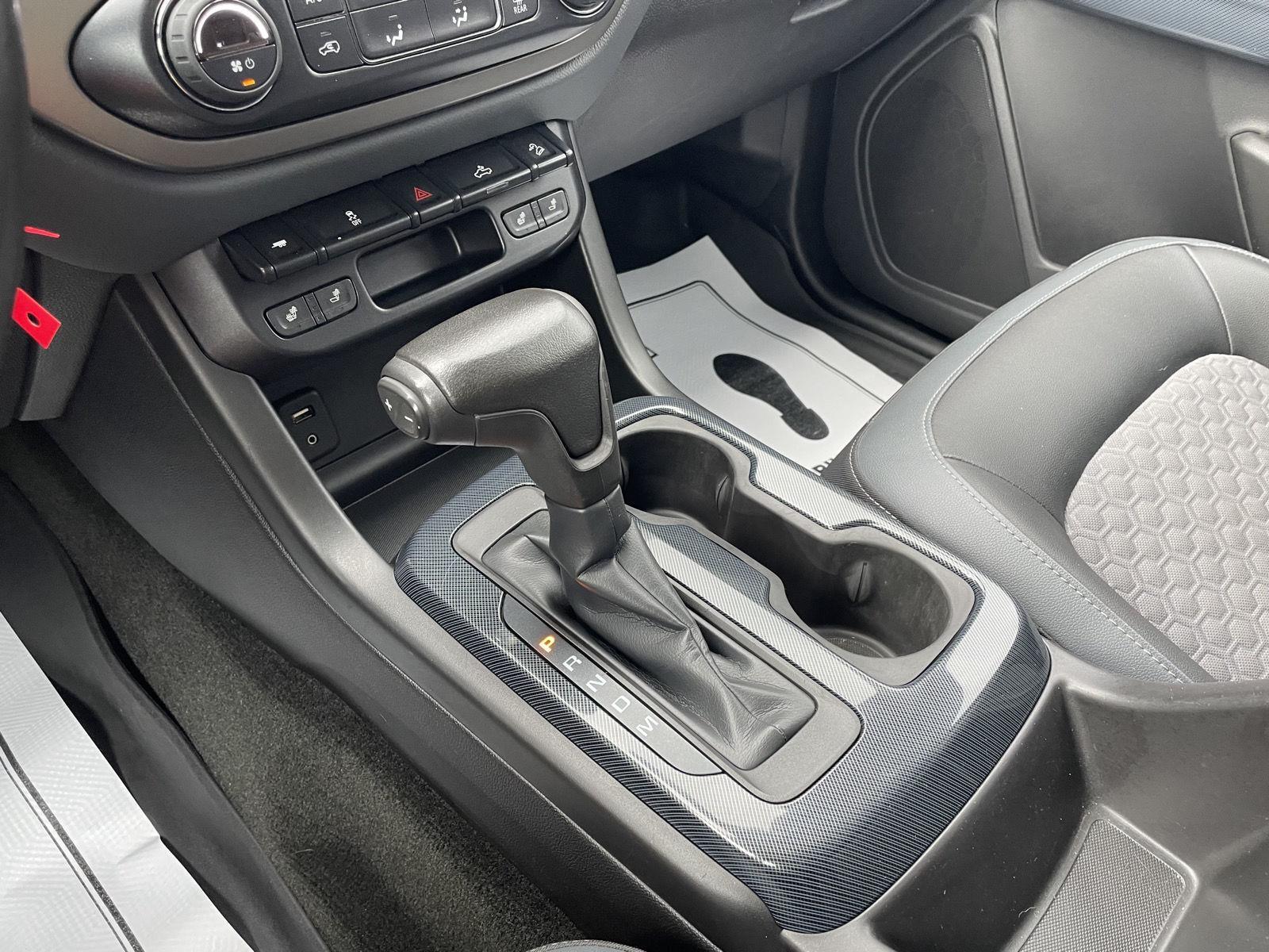Vehicle photo 30