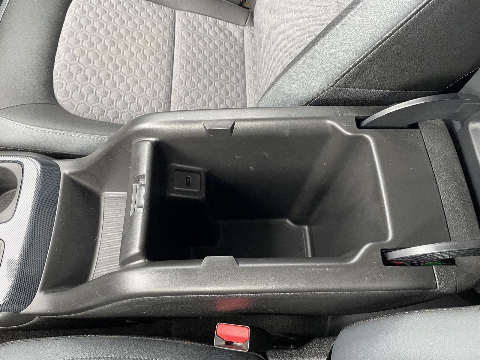 Vehicle photo 31