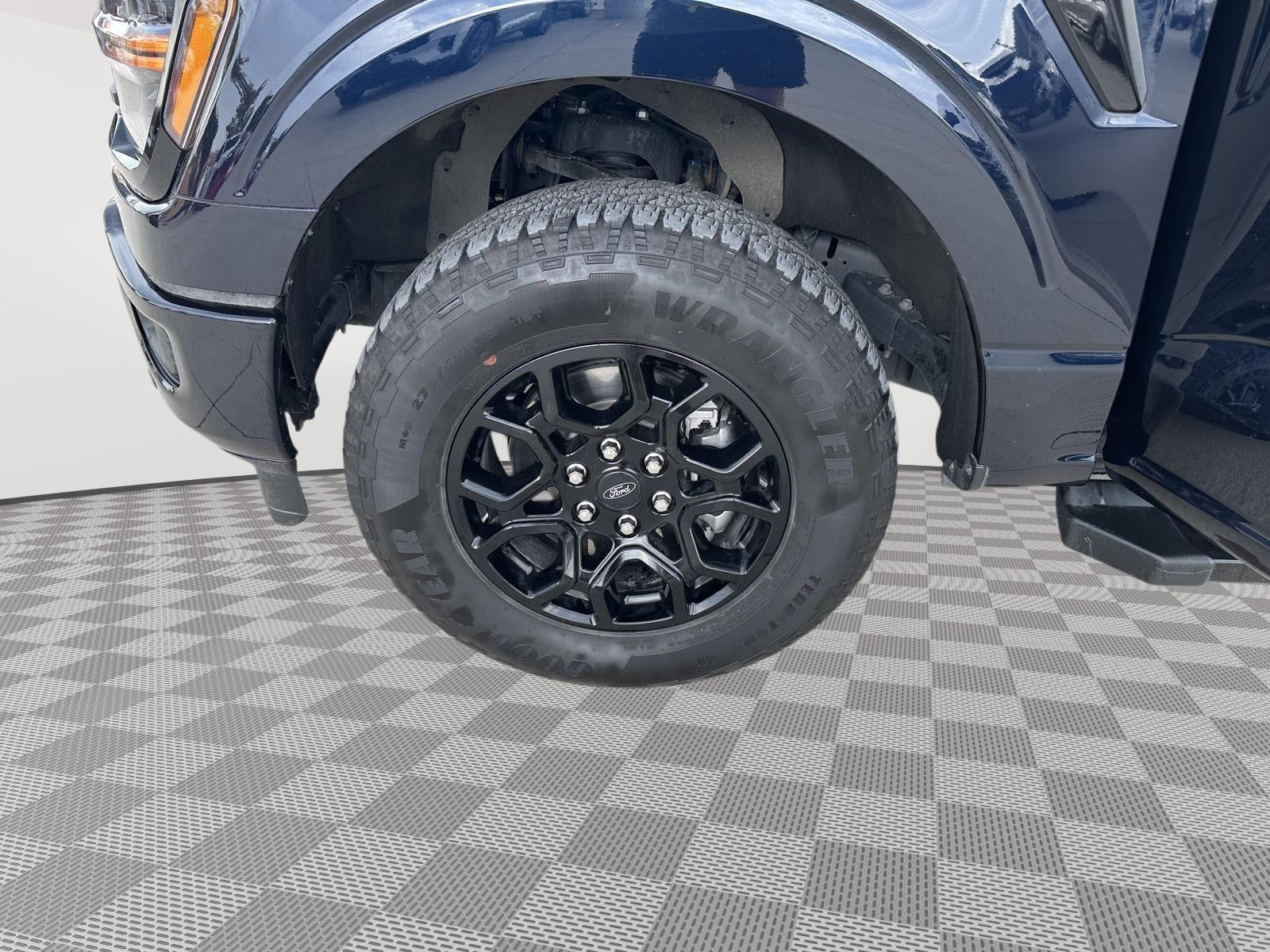 Vehicle photo 10