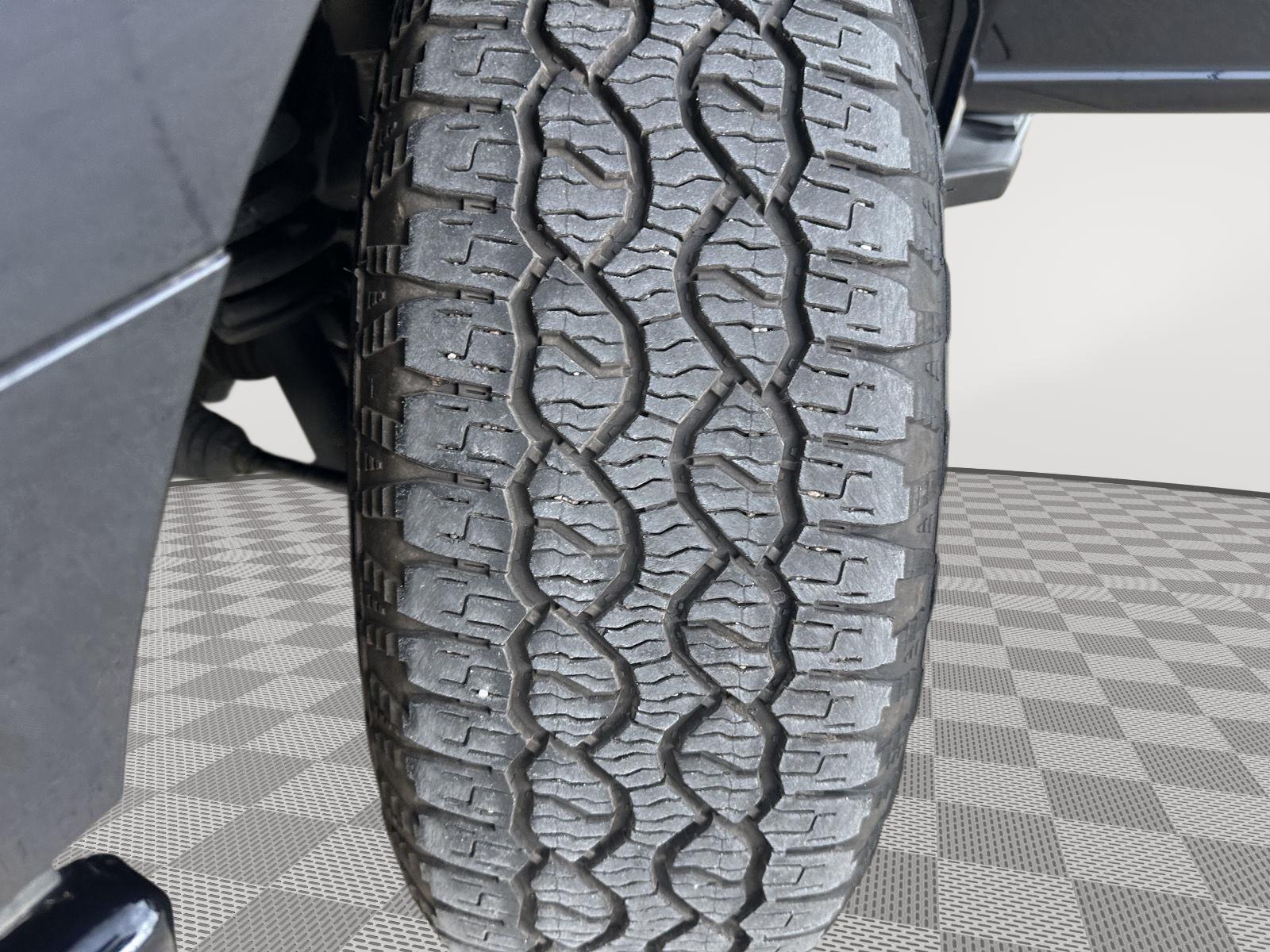 Vehicle photo 11