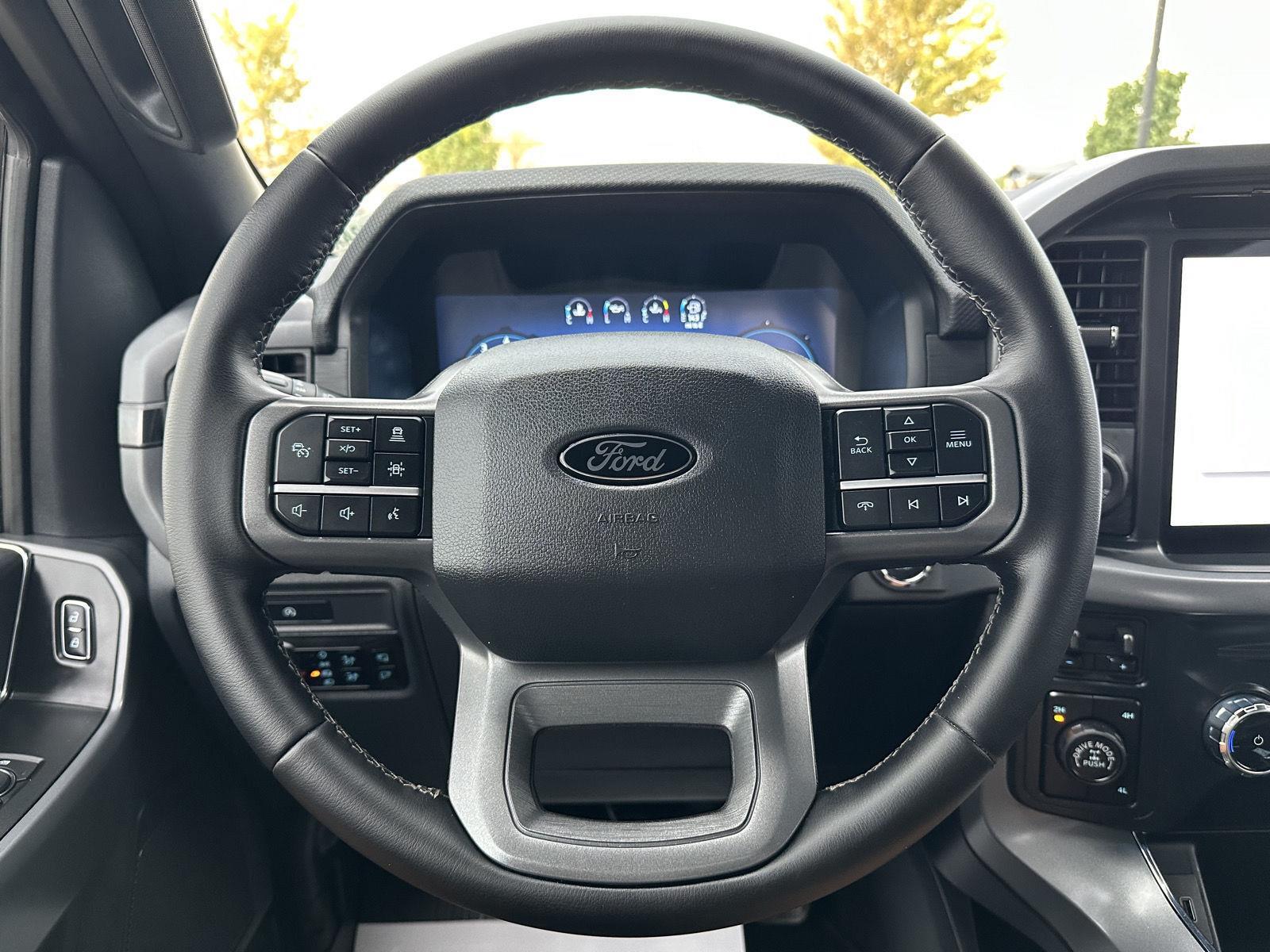 Vehicle photo 12