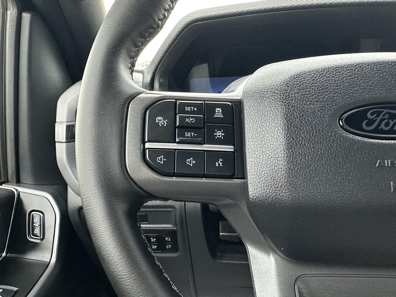 Vehicle photo 13