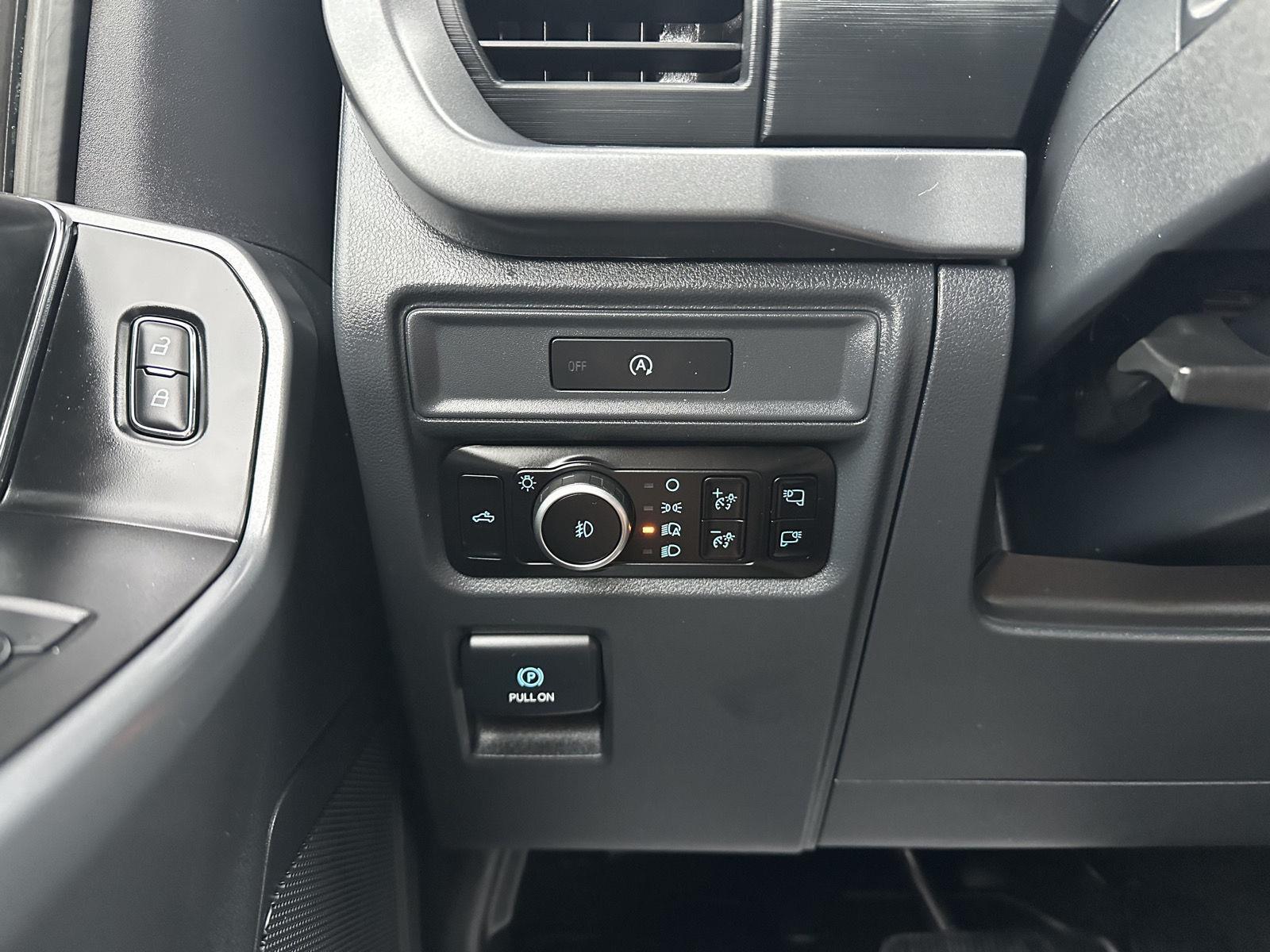 Vehicle photo 16