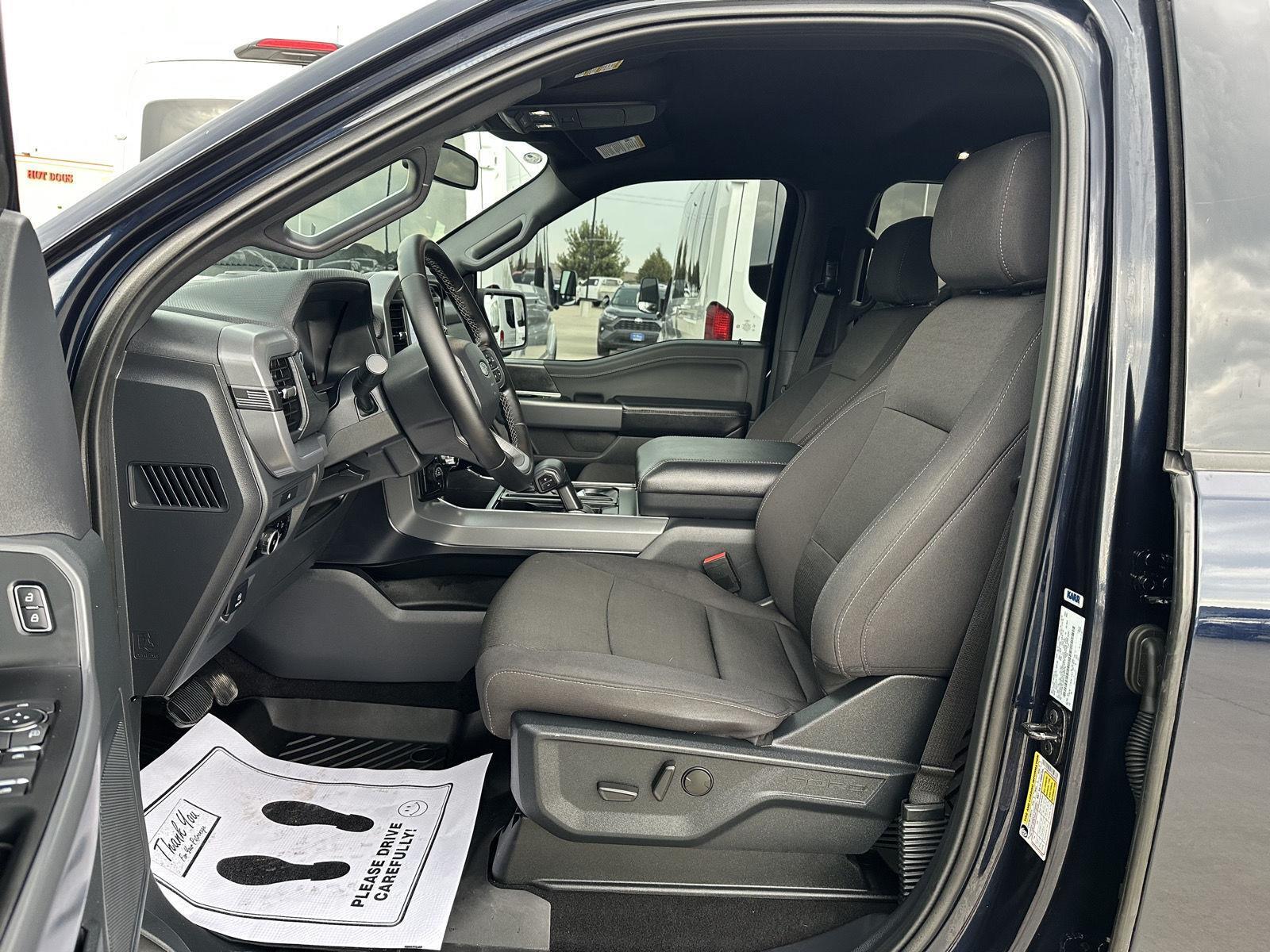 Vehicle photo 17