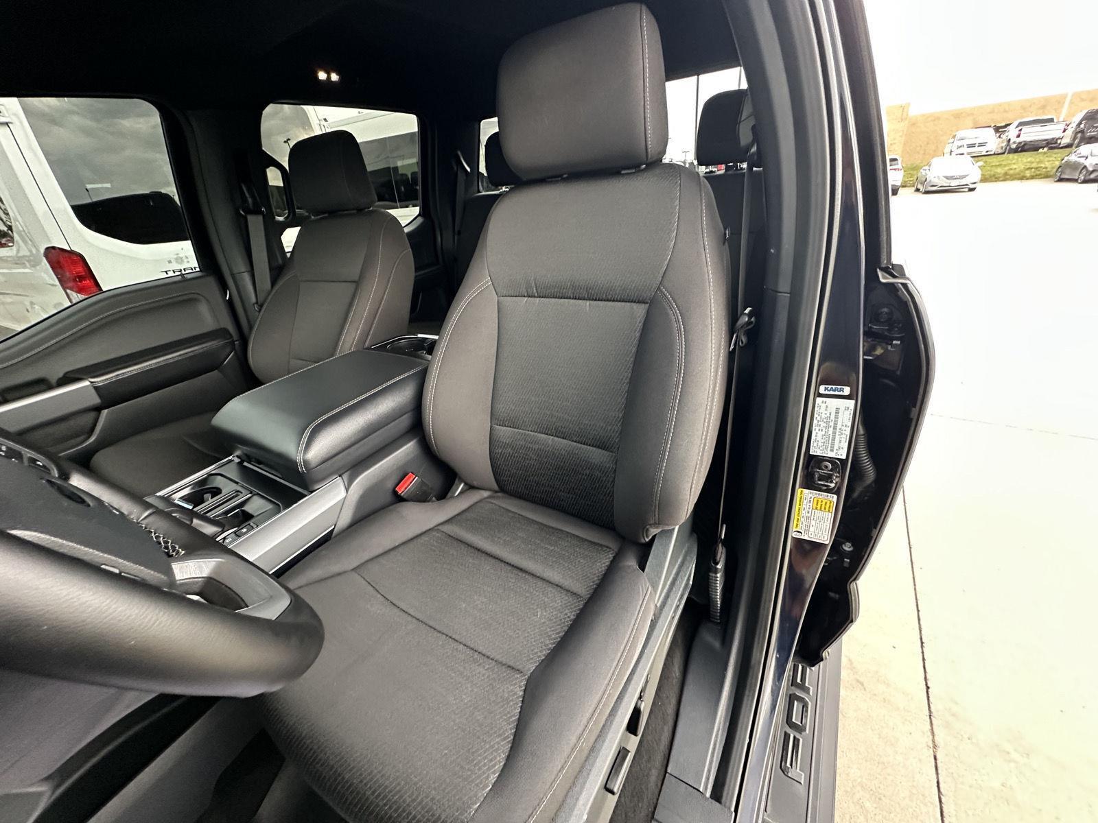 Vehicle photo 18