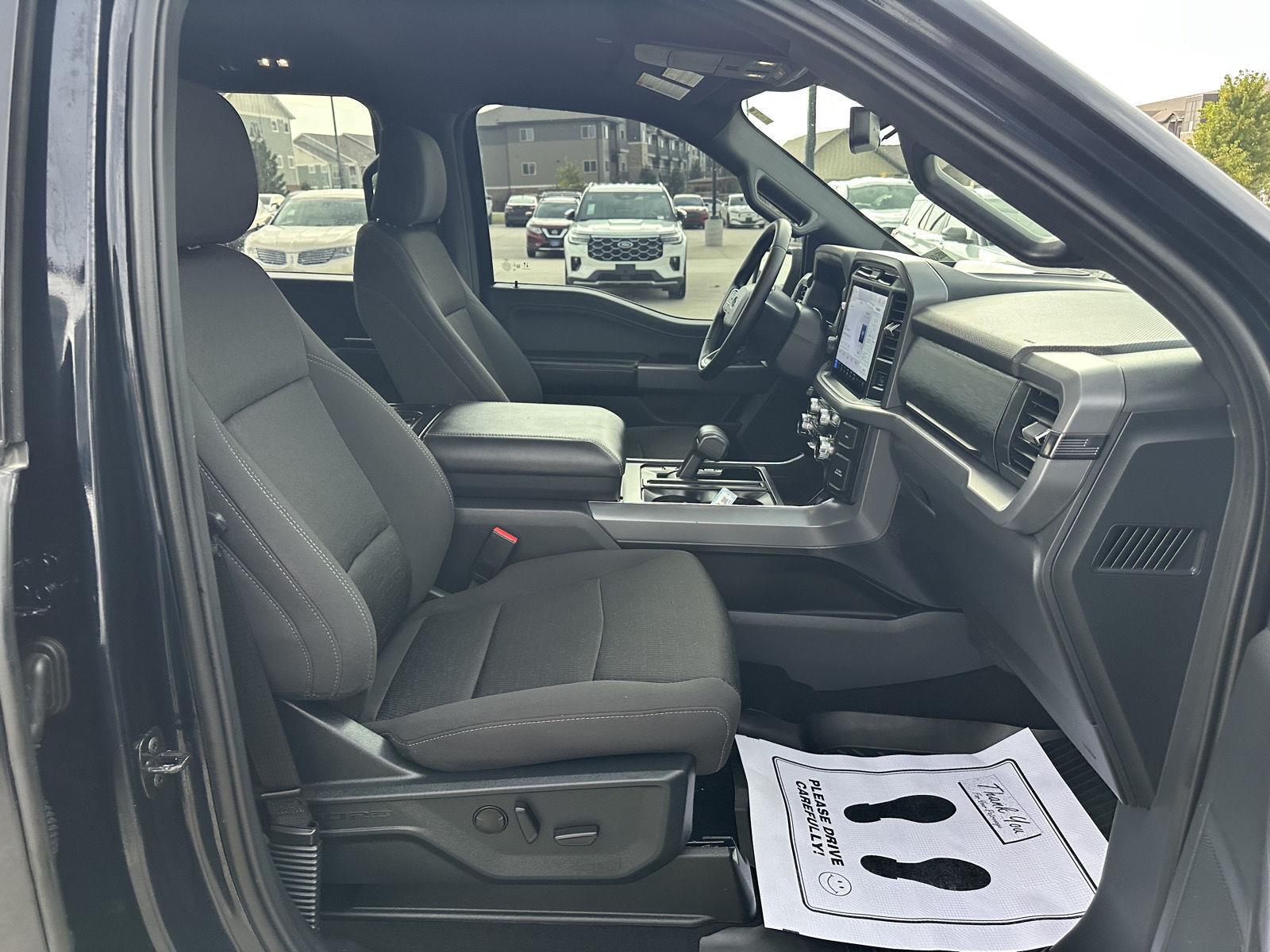 Vehicle photo 19