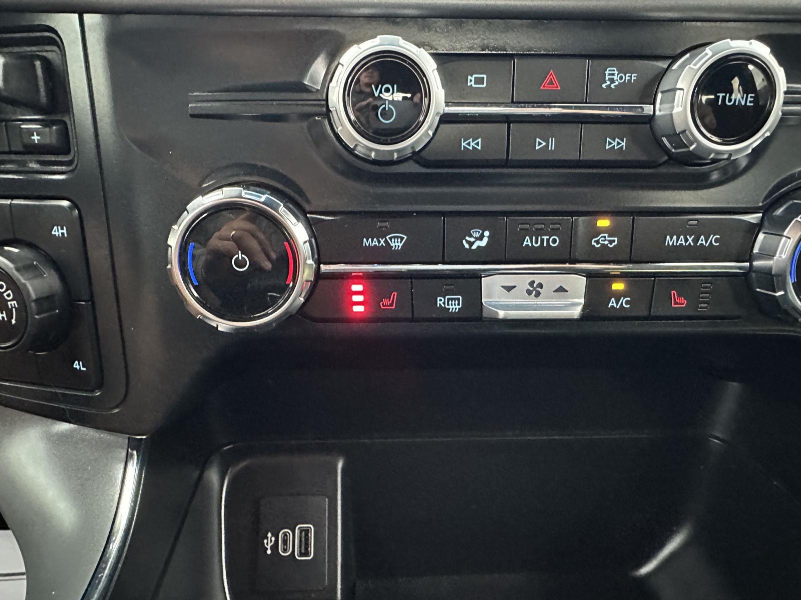 Vehicle photo 28