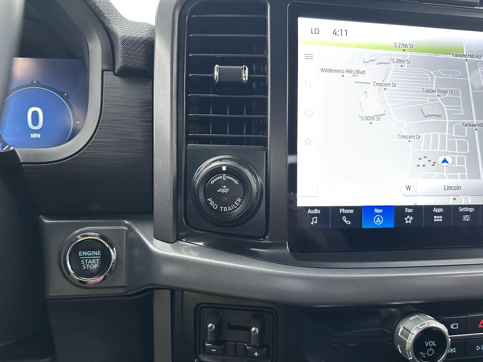 Vehicle photo 30