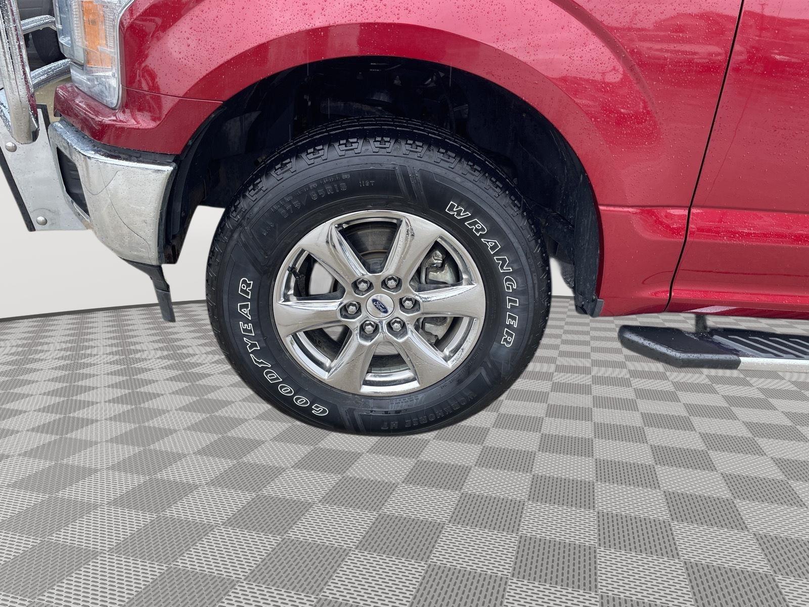Vehicle photo 10