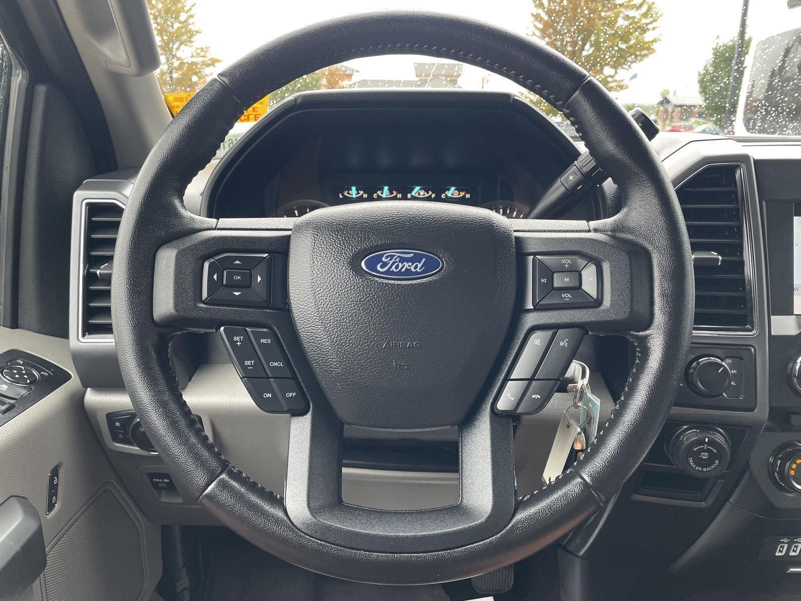 Vehicle photo 12