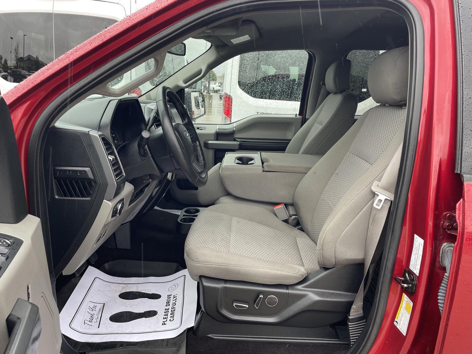 Vehicle photo 17