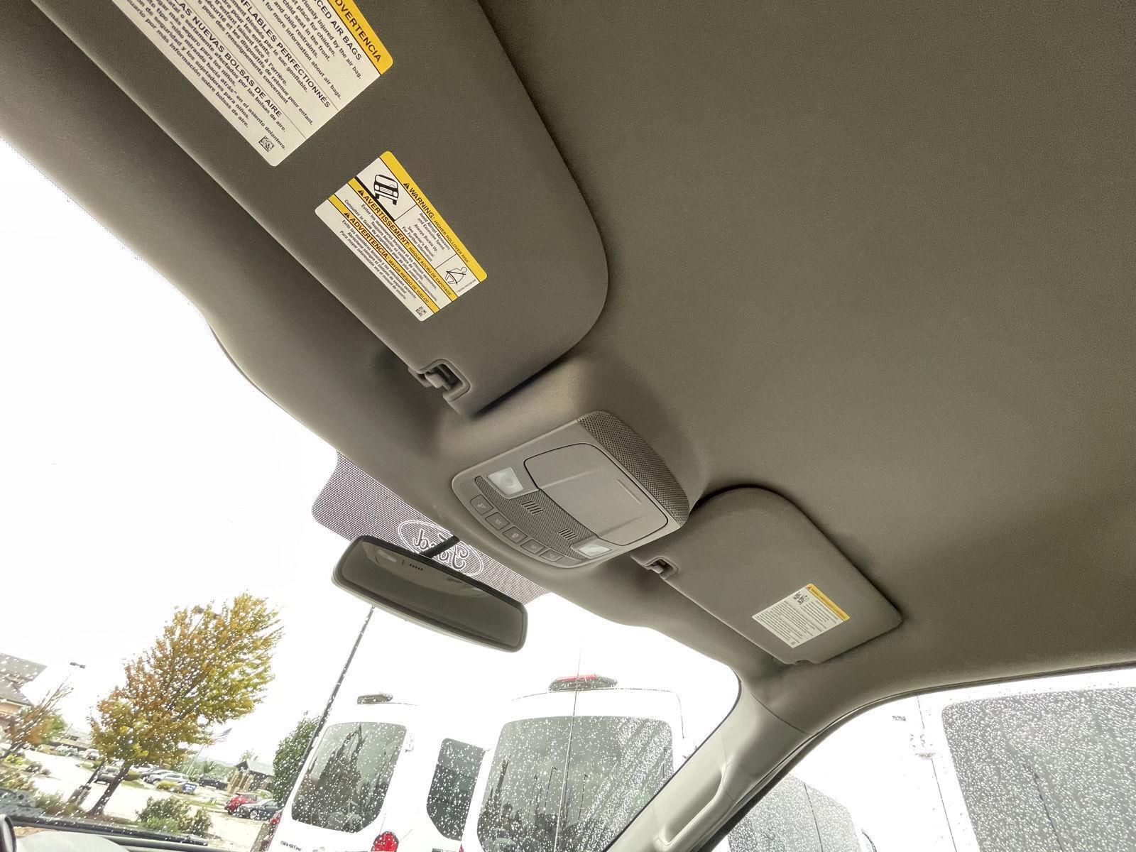 Vehicle photo 21