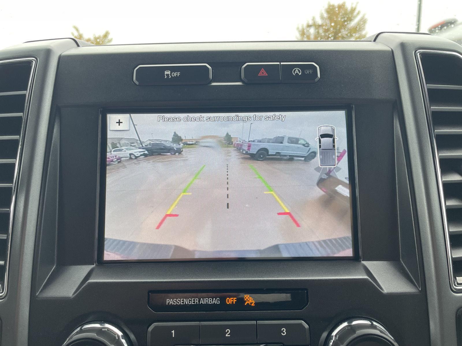 Vehicle photo 23