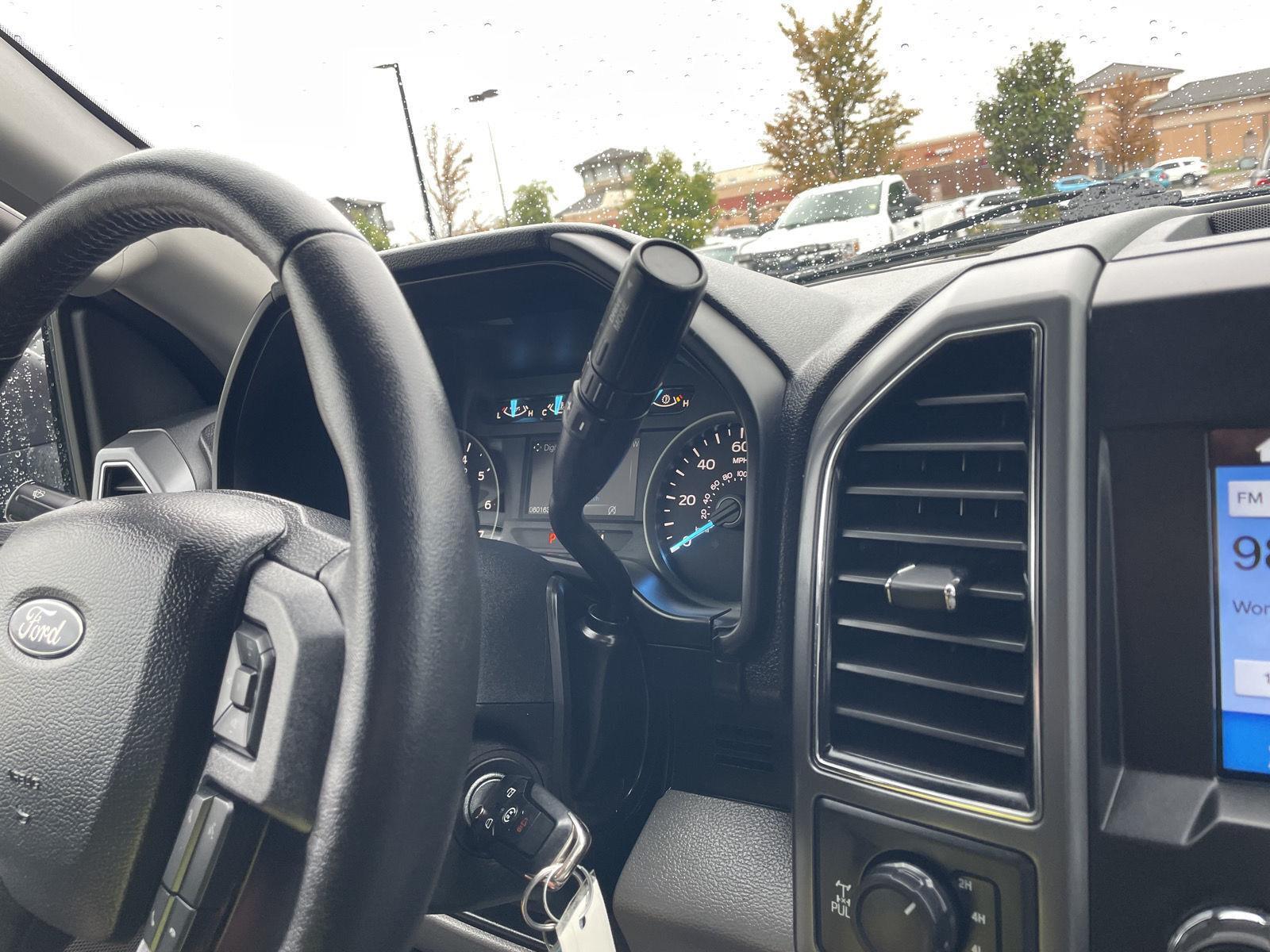 Vehicle photo 30