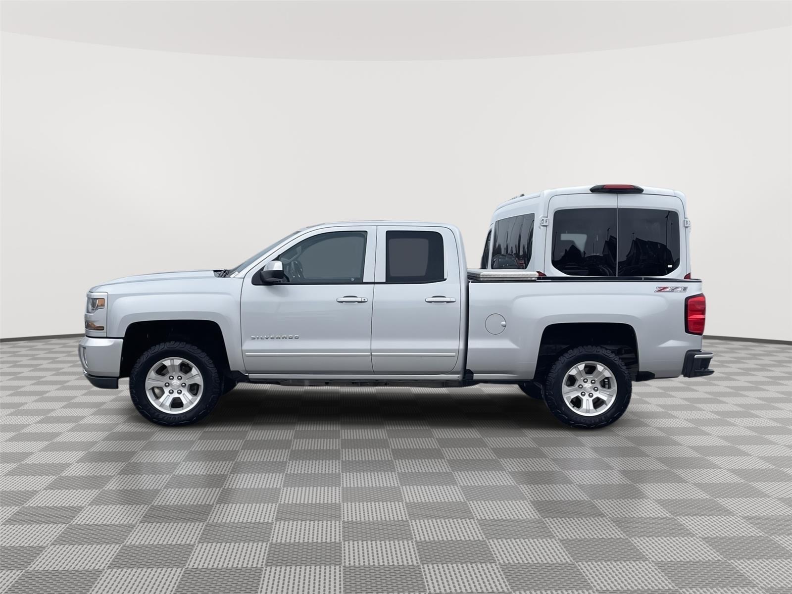 Vehicle photo 2