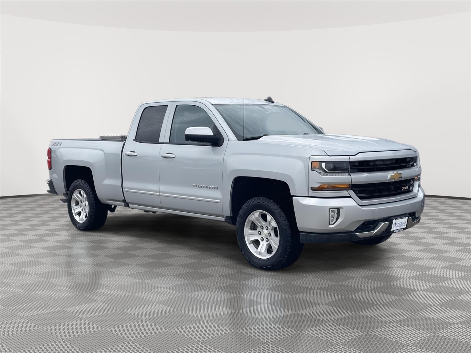Vehicle photo 5