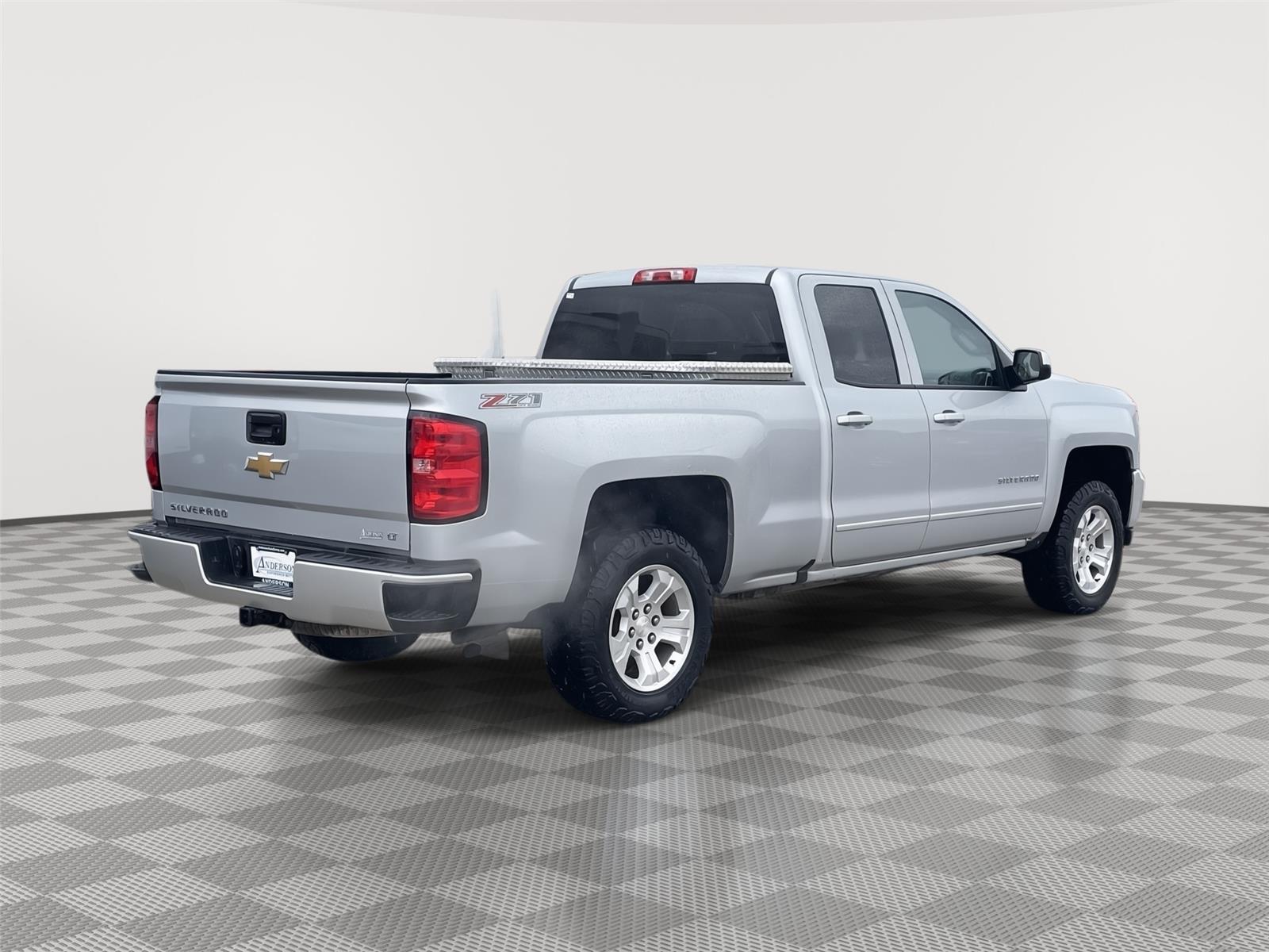 Vehicle photo 7