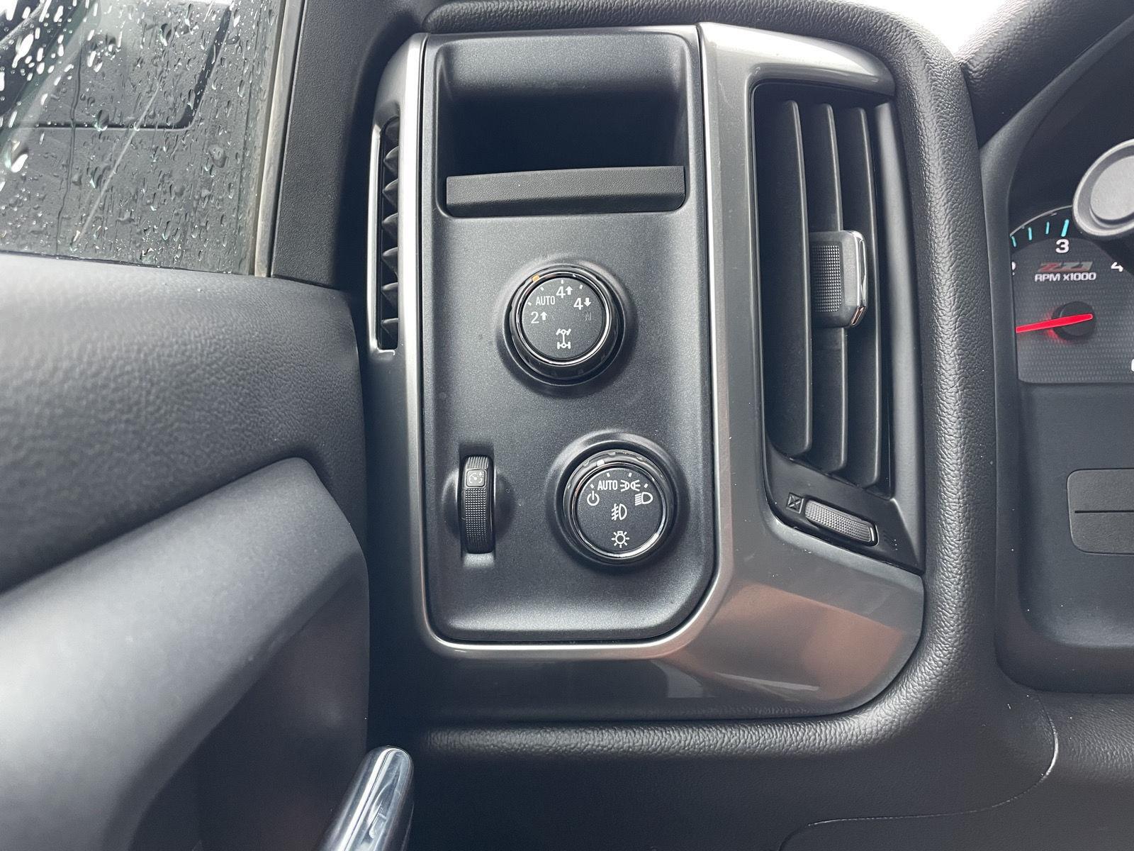 Vehicle photo 16