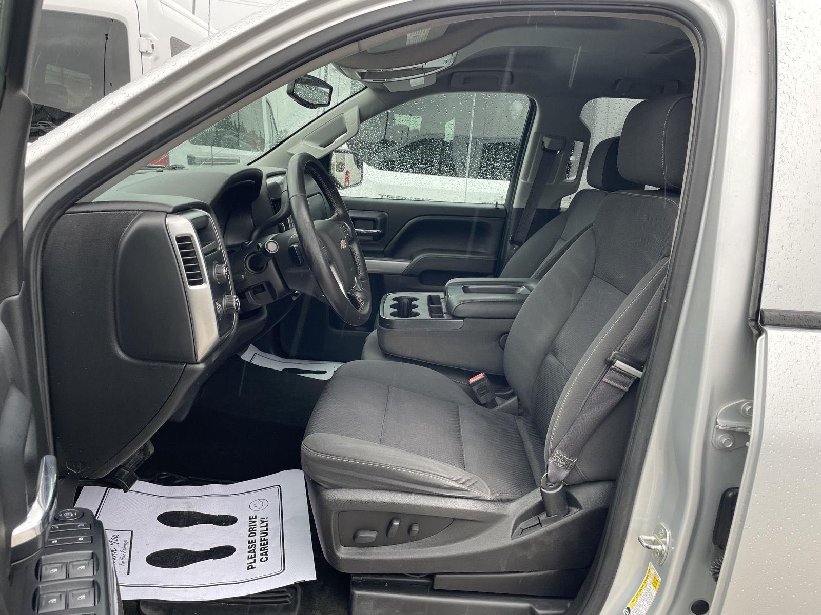 Vehicle photo 17