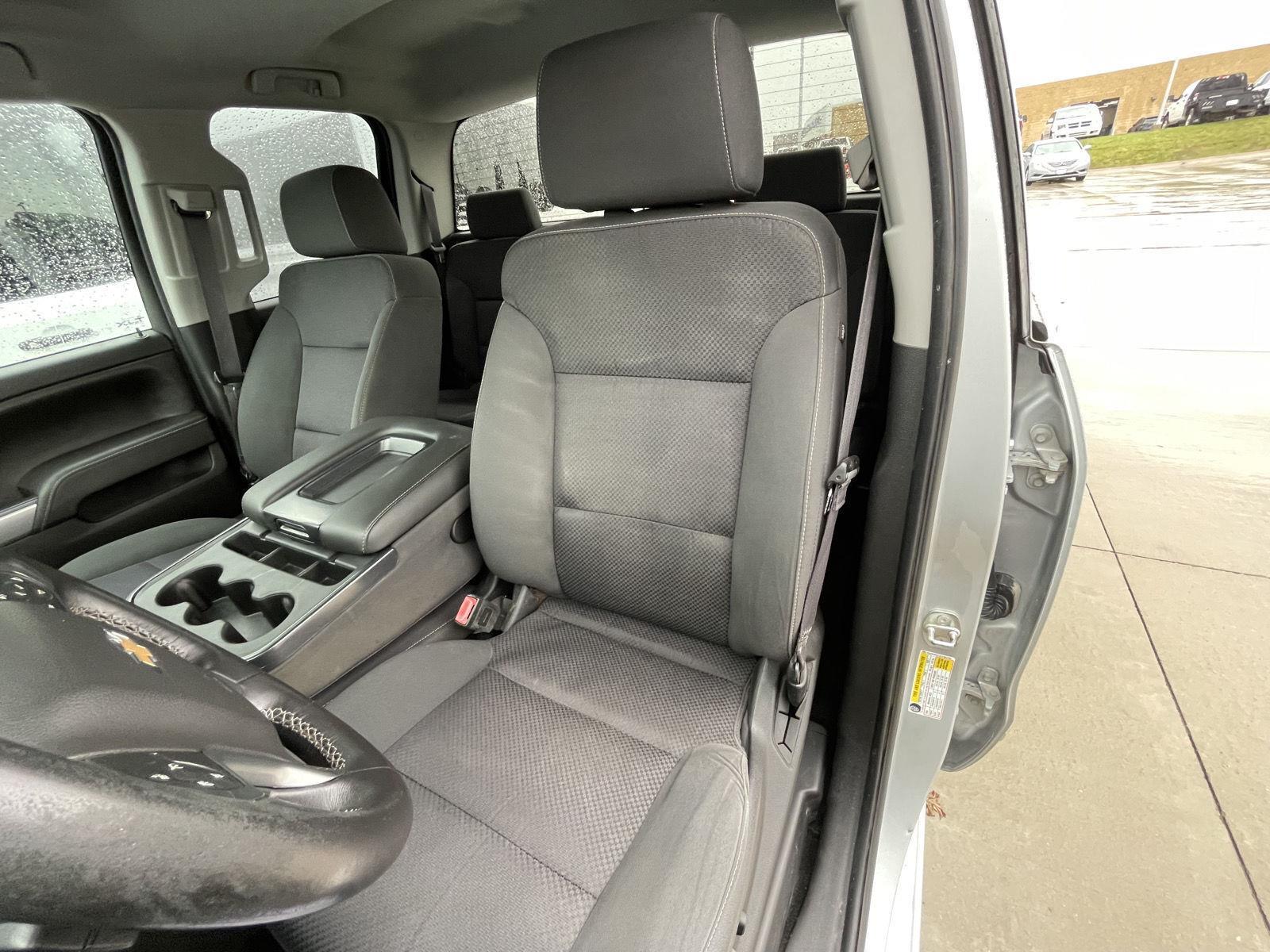 Vehicle photo 18