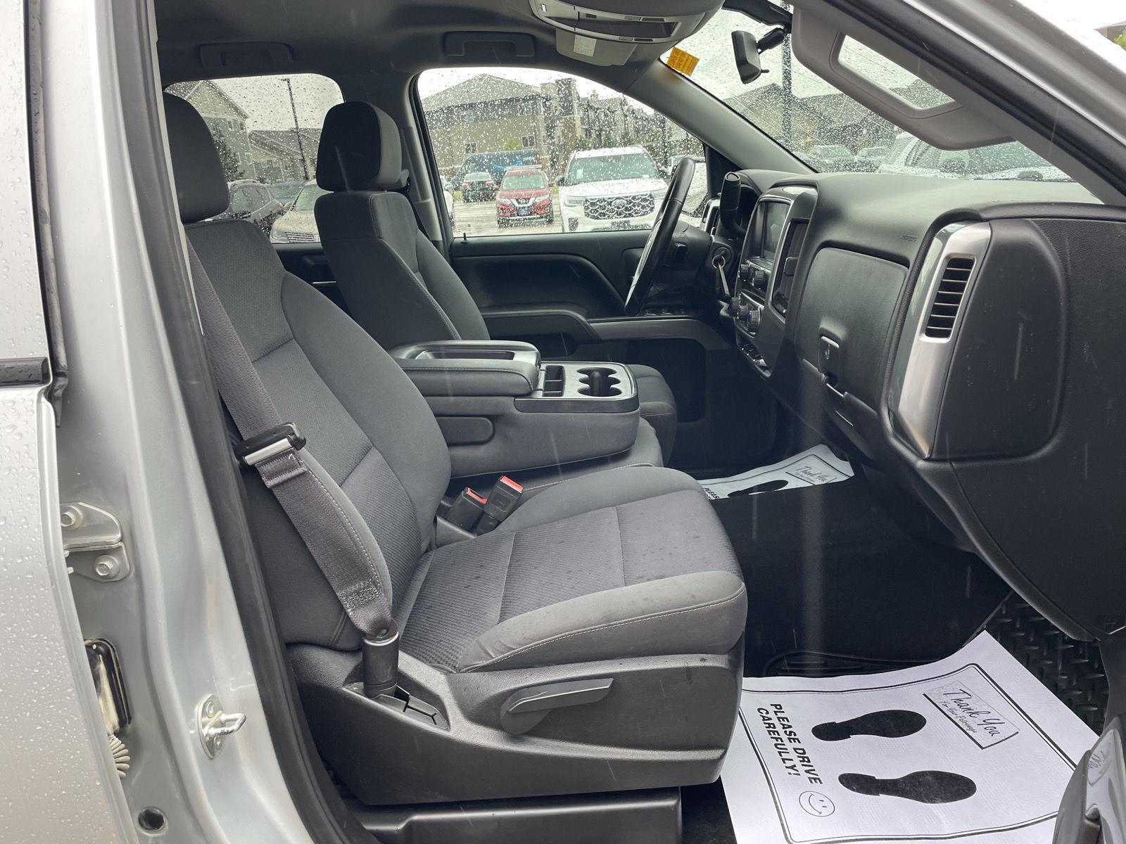 Vehicle photo 19