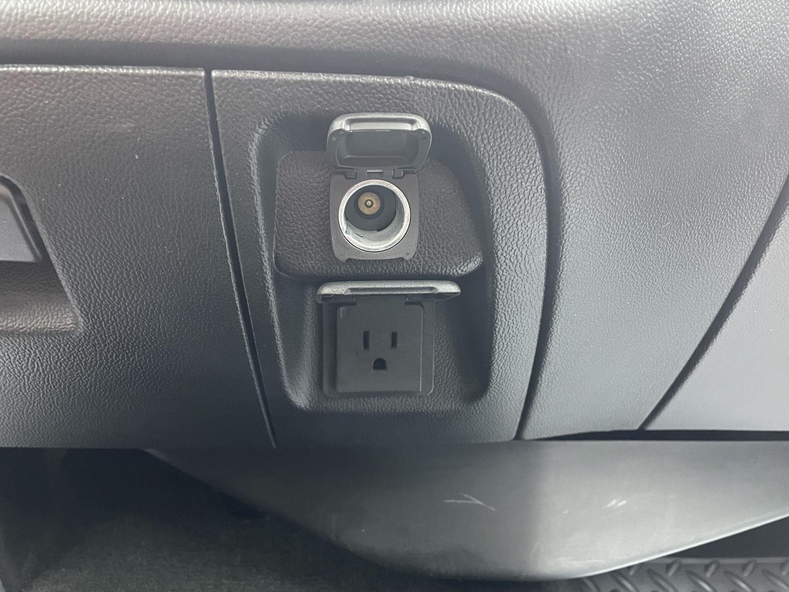 Vehicle photo 26