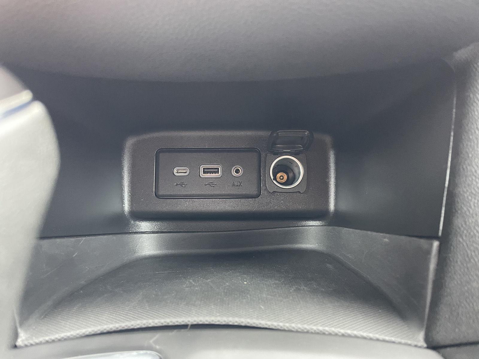 Vehicle photo 27