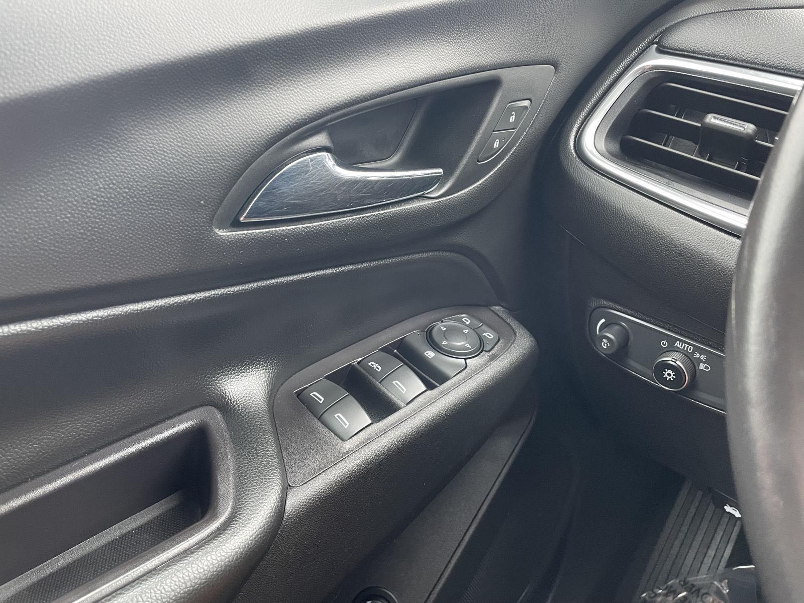 Vehicle photo 28