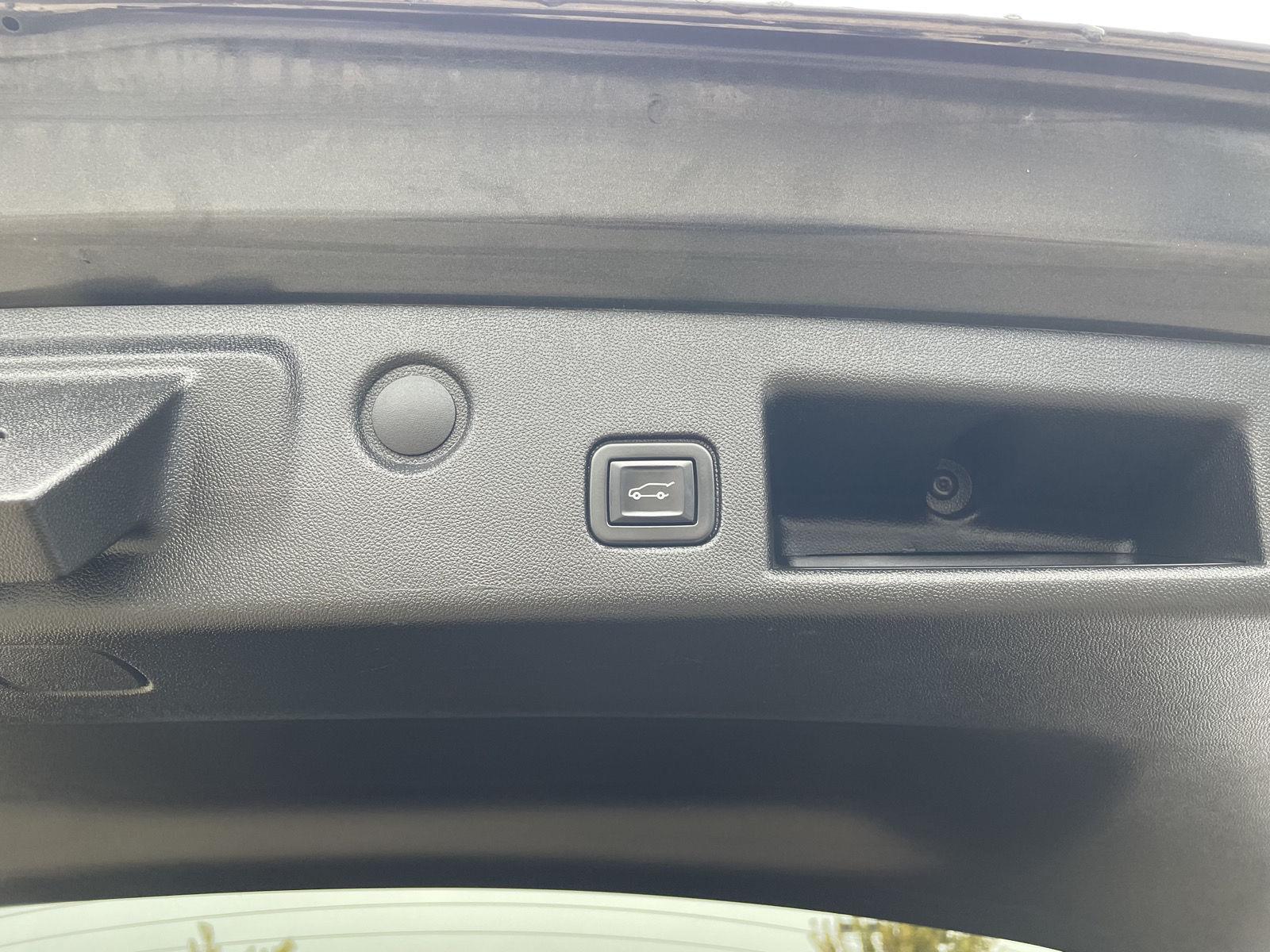 Vehicle photo 35