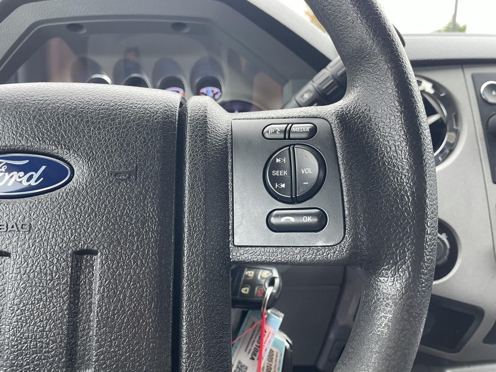 Vehicle photo 13