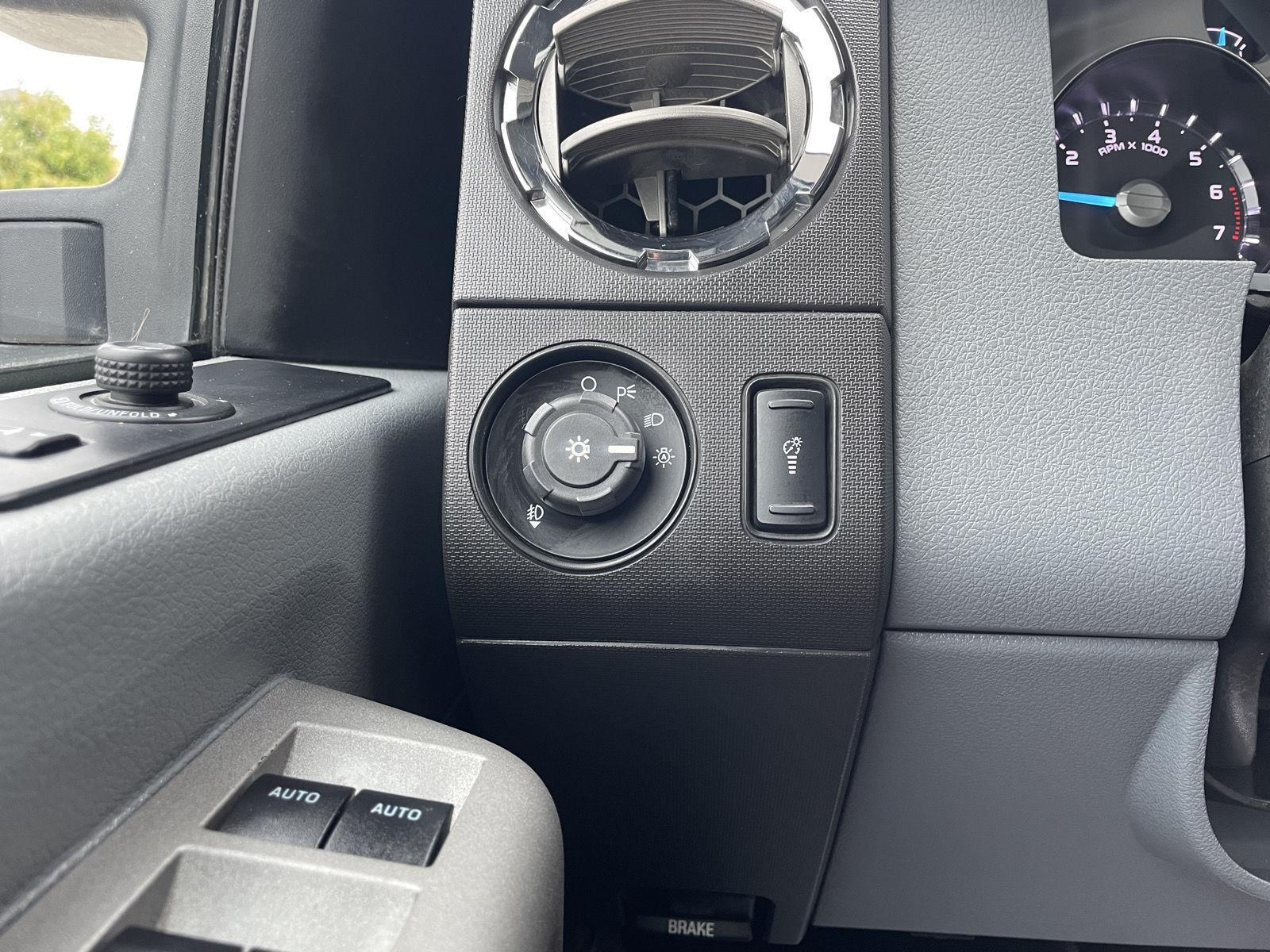 Vehicle photo 15