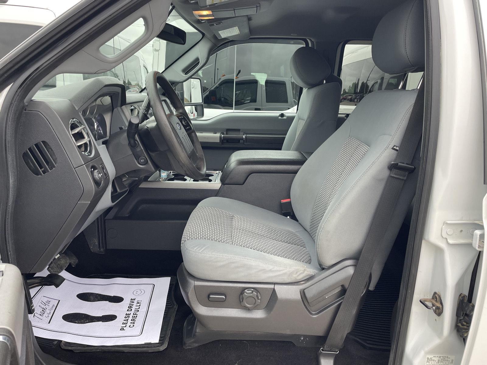 Vehicle photo 16
