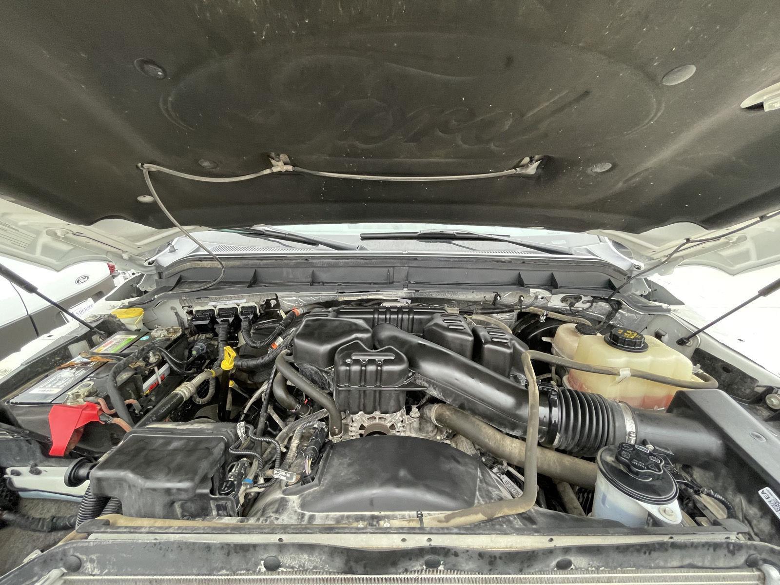 Vehicle photo 32
